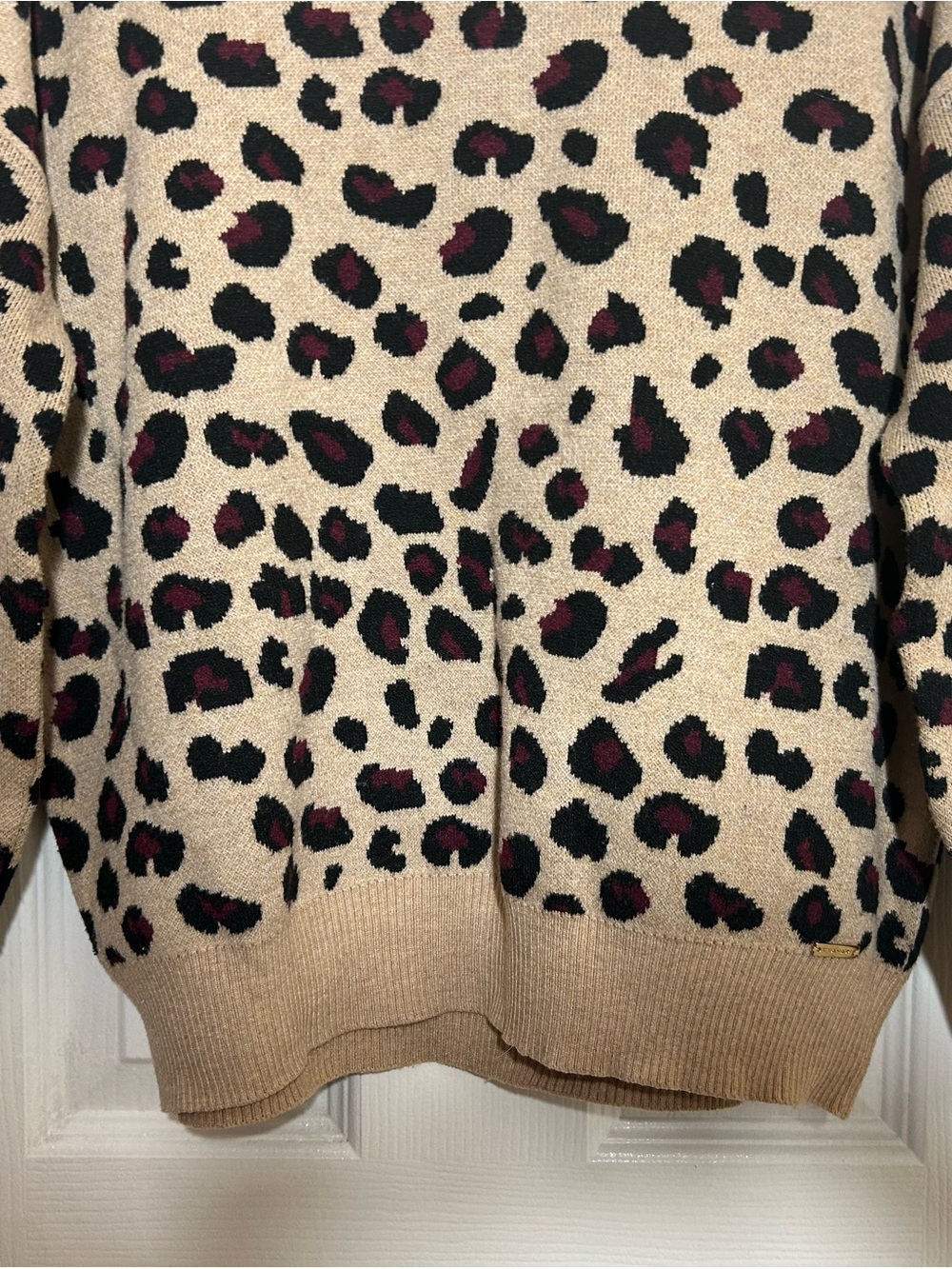T Tahari Tan Leopard Print Crewneck Sweater Preppy Casual Animal Print - Picture 4 of 14